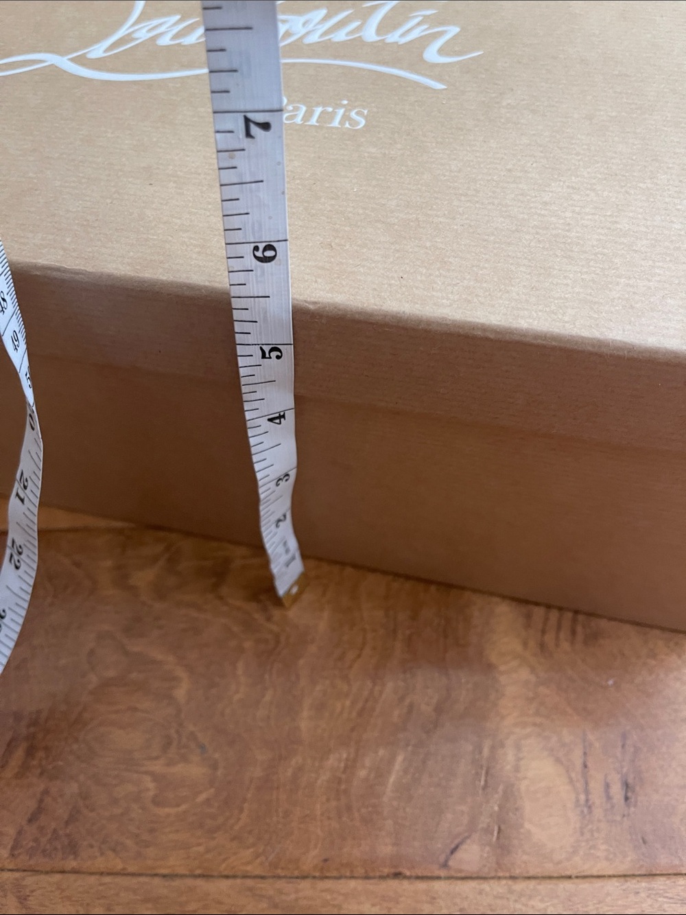 Christian Louboutin Brown Box with White Logo - Picture 3 of 9